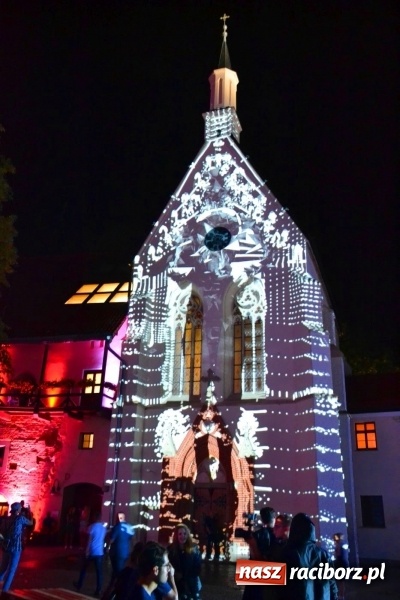 Zdjęcie w galerii na portalu naszraciborz.pl: Intro Festival 2017. Efektowny Mapping 3D kaplicy zamkowej z motywami na 800-lecie Raciborza wiadomości z regionu