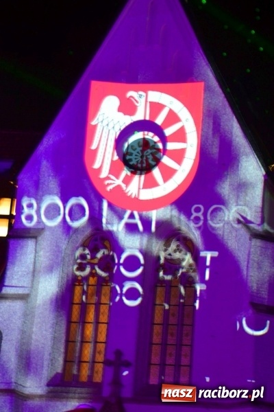 Zdjęcie w galerii na portalu naszraciborz.pl: Intro Festival 2017. Efektowny Mapping 3D kaplicy zamkowej z motywami na 800-lecie Raciborza wiadomości z regionu