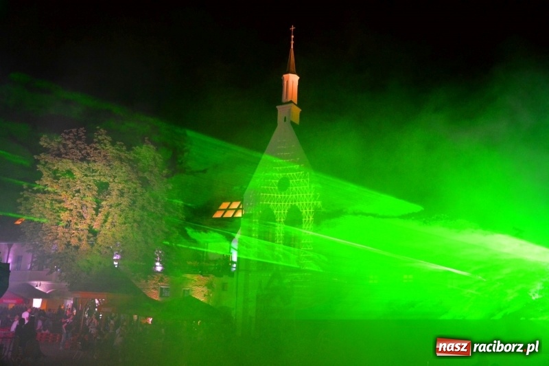 Zdjęcie w galerii na portalu naszraciborz.pl: Intro Festival 2017. Efektowny Mapping 3D kaplicy zamkowej z motywami na 800-lecie Raciborza wiadomości z regionu