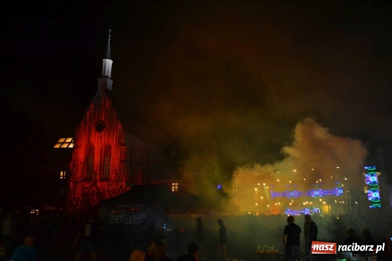 Zdjęcie w galerii na portalu naszraciborz.pl: Intro Festival 2017. Efektowny Mapping 3D kaplicy zamkowej z motywami na 800-lecie Raciborza wiadomości z regionu