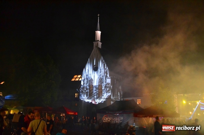 Zdjęcie w galerii na portalu naszraciborz.pl: Intro Festival 2017. Efektowny Mapping 3D kaplicy zamkowej z motywami na 800-lecie Raciborza wiadomości z regionu