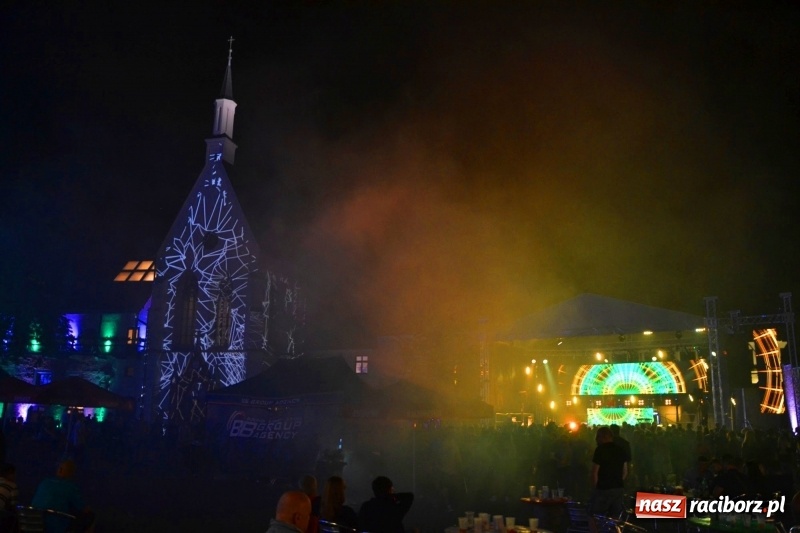 Zdjęcie w galerii na portalu naszraciborz.pl: Intro Festival 2017. Efektowny Mapping 3D kaplicy zamkowej z motywami na 800-lecie Raciborza wiadomości z regionu