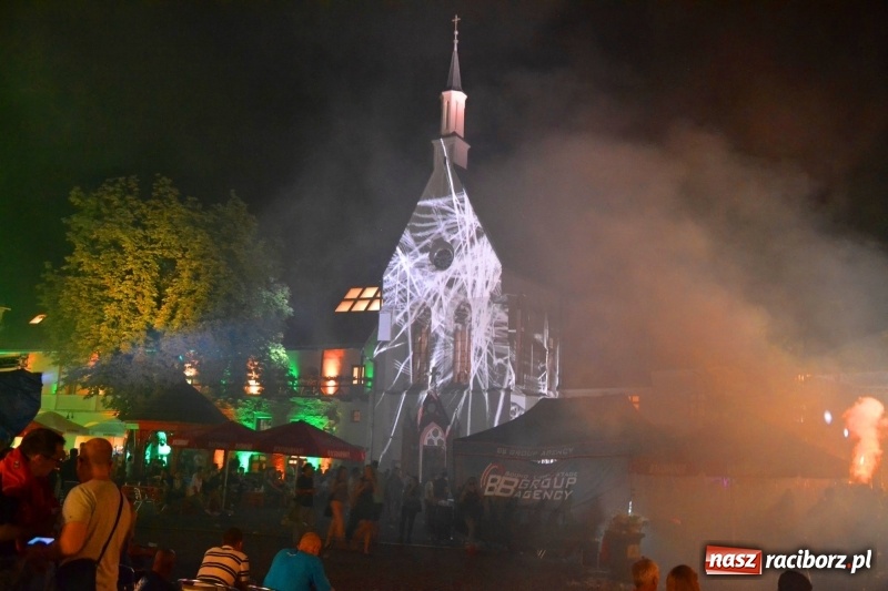 Zdjęcie w galerii na portalu naszraciborz.pl: Intro Festival 2017. Efektowny Mapping 3D kaplicy zamkowej z motywami na 800-lecie Raciborza wiadomości z regionu