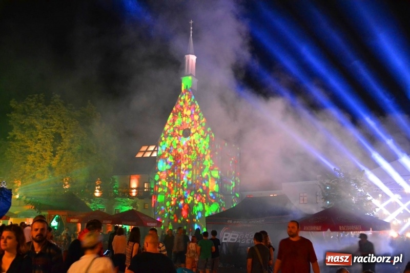 Zdjęcie w galerii na portalu naszraciborz.pl: Intro Festival 2017. Efektowny Mapping 3D kaplicy zamkowej z motywami na 800-lecie Raciborza wiadomości z regionu
