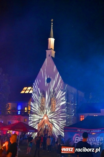Zdjęcie w galerii na portalu naszraciborz.pl: Intro Festival 2017. Efektowny Mapping 3D kaplicy zamkowej z motywami na 800-lecie Raciborza wiadomości z regionu