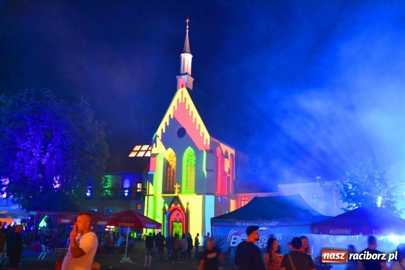 Zdjęcie w galerii na portalu naszraciborz.pl: Intro Festival 2017. Efektowny Mapping 3D kaplicy zamkowej z motywami na 800-lecie Raciborza wiadomości z regionu