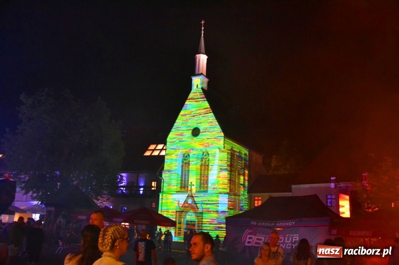 Zdjęcie w galerii na portalu naszraciborz.pl: Intro Festival 2017. Efektowny Mapping 3D kaplicy zamkowej z motywami na 800-lecie Raciborza wiadomości z regionu