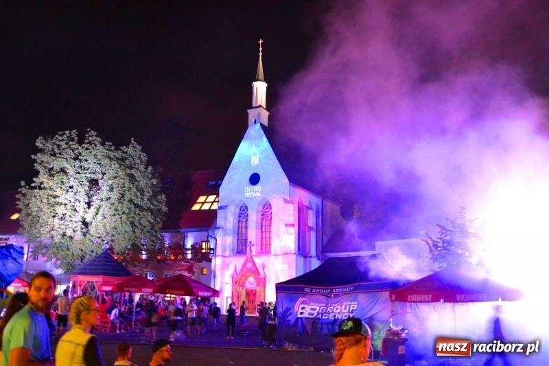 Zdjęcie w galerii na portalu naszraciborz.pl: Intro Festival 2017. Efektowny Mapping 3D kaplicy zamkowej z motywami na 800-lecie Raciborza wiadomości z regionu