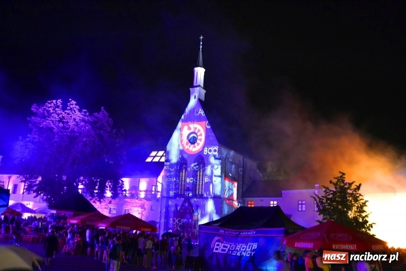 Zdjęcie w galerii na portalu naszraciborz.pl: Intro Festival 2017. Efektowny Mapping 3D kaplicy zamkowej z motywami na 800-lecie Raciborza wiadomości z regionu