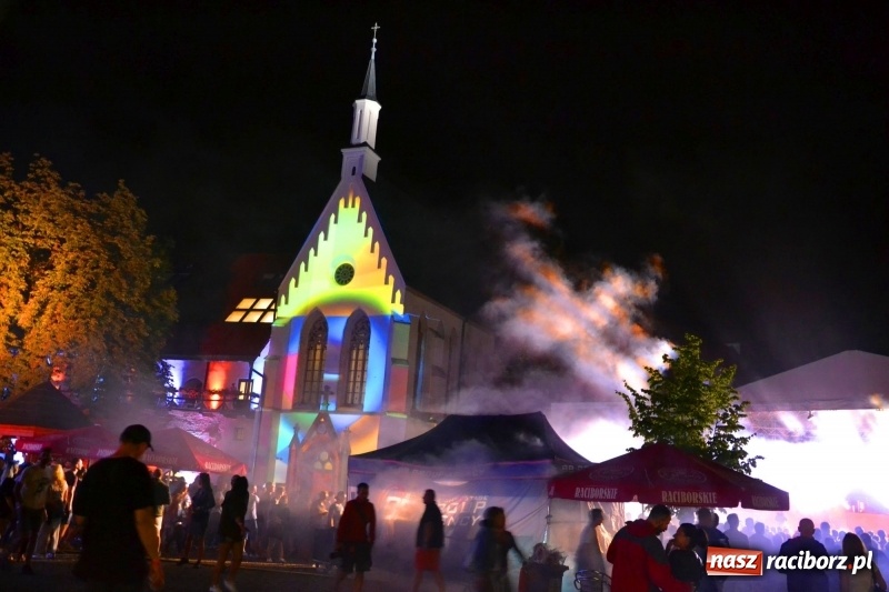 Zdjęcie w galerii na portalu naszraciborz.pl: Intro Festival 2017. Efektowny Mapping 3D kaplicy zamkowej z motywami na 800-lecie Raciborza wiadomości z regionu