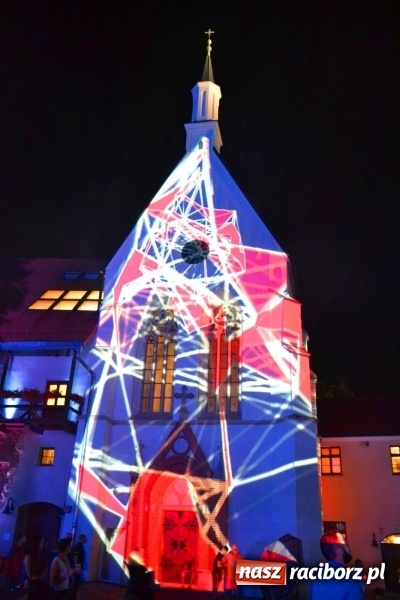 Zdjęcie w galerii na portalu naszraciborz.pl: Intro Festival 2017. Efektowny Mapping 3D kaplicy zamkowej z motywami na 800-lecie Raciborza wiadomości z regionu