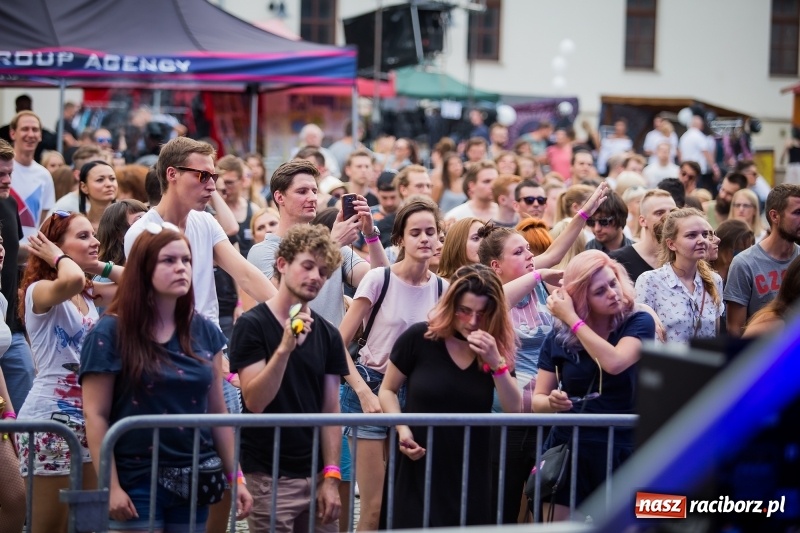 Zdjęcie w galerii na portalu naszraciborz.pl: Muzyka, efekty specjalne i... deszcz, czyli INTRO Festival 2017 już za nami! wiadomości z regionu