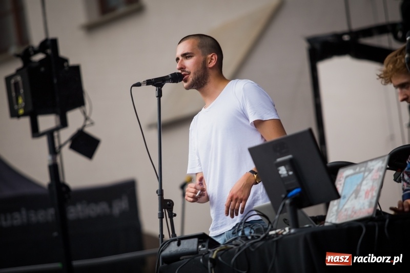 Zdjęcie w galerii na portalu naszraciborz.pl: Muzyka, efekty specjalne i... deszcz, czyli INTRO Festival 2017 już za nami! wiadomości z regionu