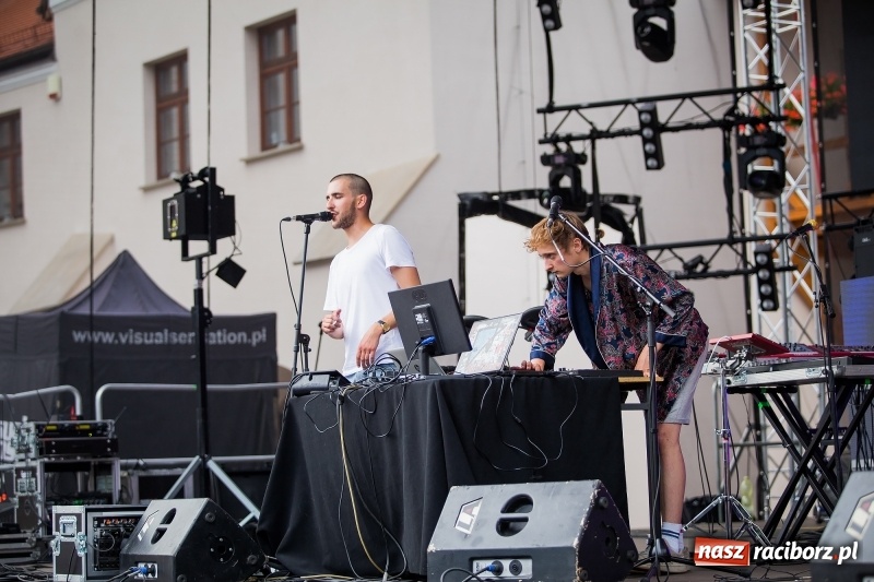 Zdjęcie w galerii na portalu naszraciborz.pl: Muzyka, efekty specjalne i... deszcz, czyli INTRO Festival 2017 już za nami! wiadomości z regionu