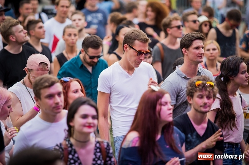 Zdjęcie w galerii na portalu naszraciborz.pl: Muzyka, efekty specjalne i... deszcz, czyli INTRO Festival 2017 już za nami! wiadomości z regionu