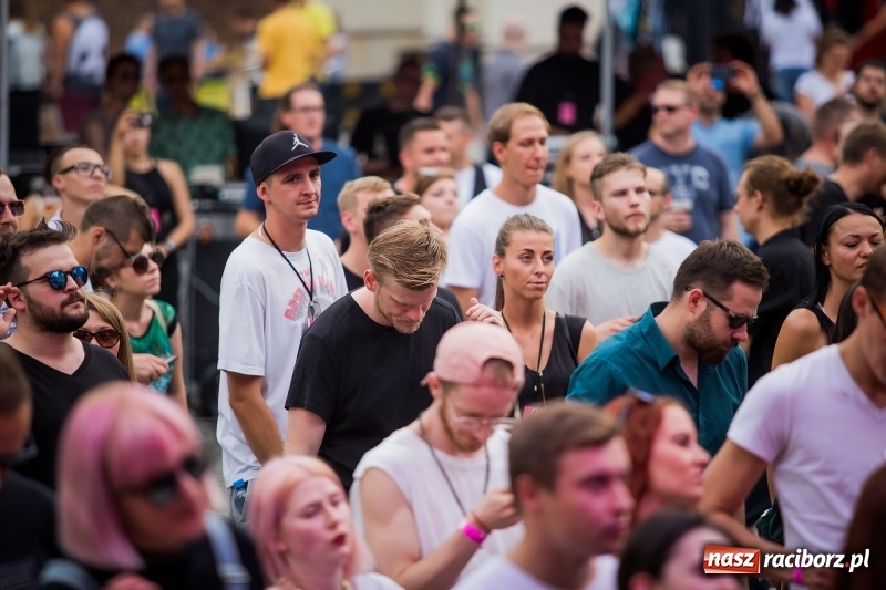 Zdjęcie w galerii na portalu naszraciborz.pl: Muzyka, efekty specjalne i... deszcz, czyli INTRO Festival 2017 już za nami! wiadomości z regionu