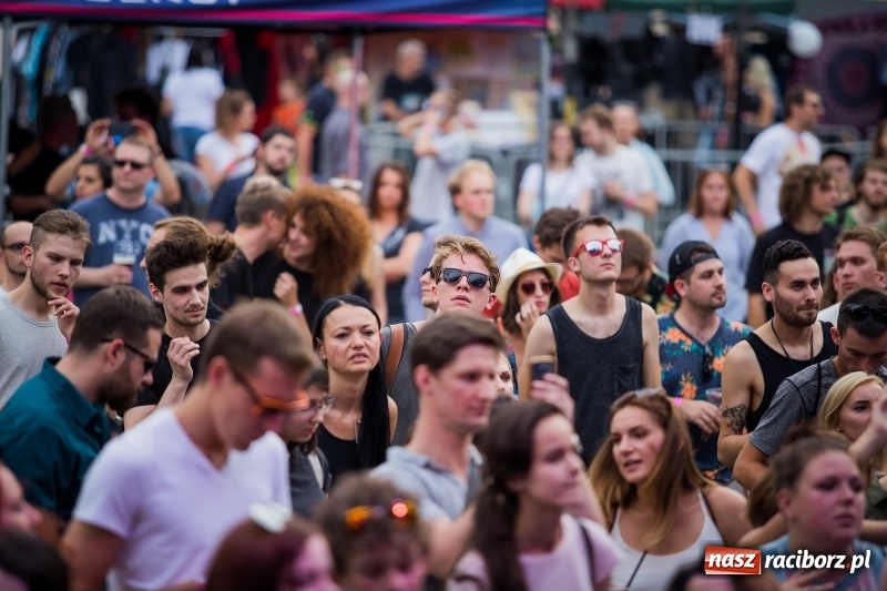 Zdjęcie w galerii na portalu naszraciborz.pl: Muzyka, efekty specjalne i... deszcz, czyli INTRO Festival 2017 już za nami! wiadomości z regionu