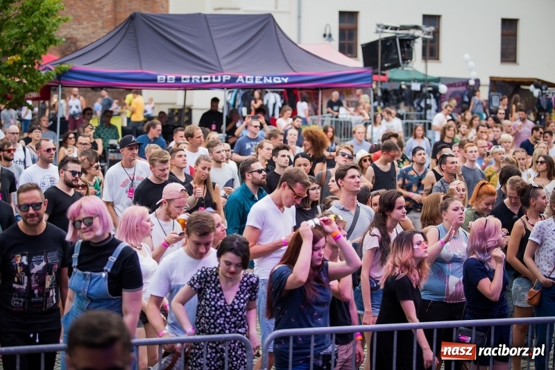 Zdjęcie w galerii na portalu naszraciborz.pl: Muzyka, efekty specjalne i... deszcz, czyli INTRO Festival 2017 już za nami! wiadomości z regionu