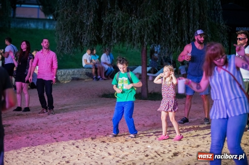 Zdjęcie w galerii na portalu naszraciborz.pl: Muzyka, efekty specjalne i... deszcz, czyli INTRO Festival 2017 już za nami! wiadomości z regionu