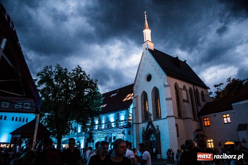 Zdjęcie w galerii na portalu naszraciborz.pl: Muzyka, efekty specjalne i... deszcz, czyli INTRO Festival 2017 już za nami! wiadomości z regionu