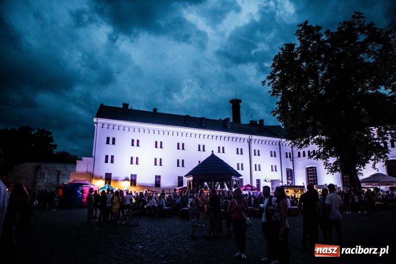 Zdjęcie w galerii na portalu naszraciborz.pl: Muzyka, efekty specjalne i... deszcz, czyli INTRO Festival 2017 już za nami! wiadomości z regionu