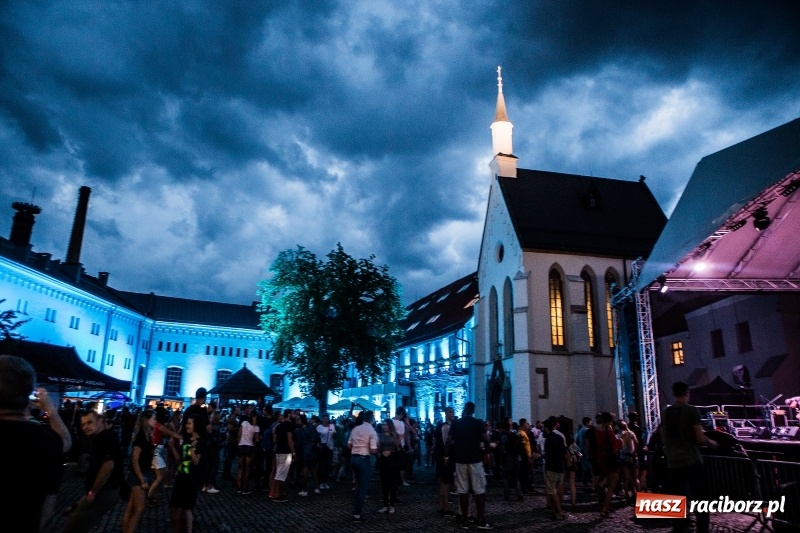 Zdjęcie w galerii na portalu naszraciborz.pl: Muzyka, efekty specjalne i... deszcz, czyli INTRO Festival 2017 już za nami! wiadomości z regionu