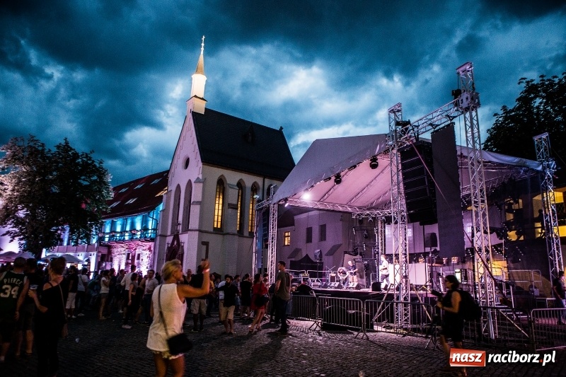 Zdjęcie w galerii na portalu naszraciborz.pl: Muzyka, efekty specjalne i... deszcz, czyli INTRO Festival 2017 już za nami! wiadomości z regionu
