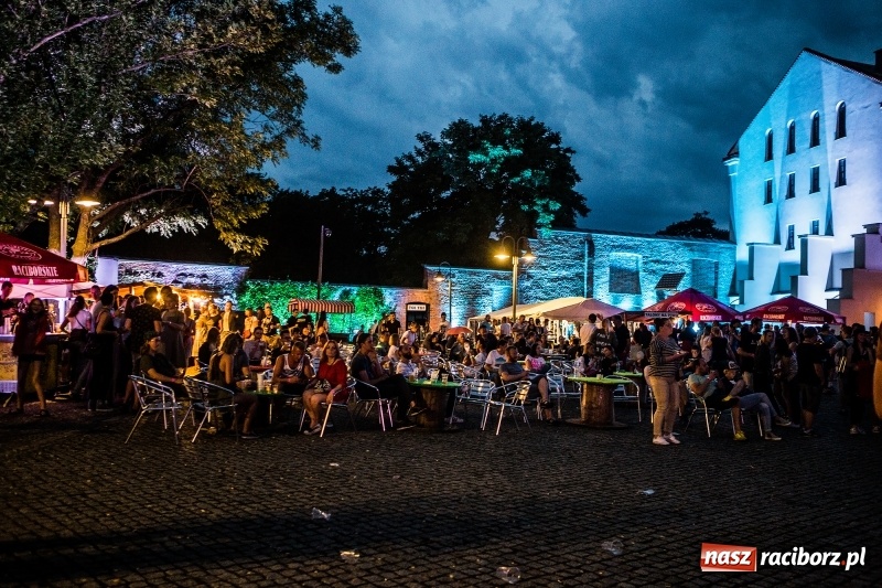 Zdjęcie w galerii na portalu naszraciborz.pl: Muzyka, efekty specjalne i... deszcz, czyli INTRO Festival 2017 już za nami! wiadomości z regionu