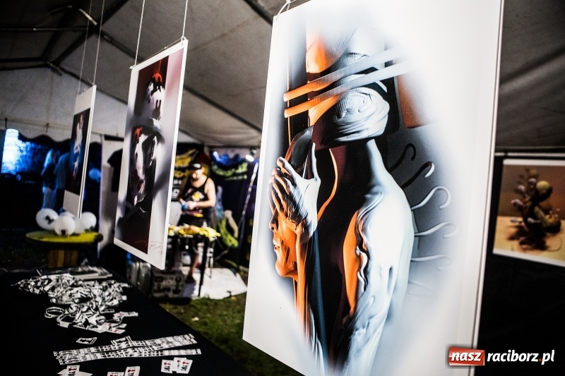 Zdjęcie w galerii na portalu naszraciborz.pl: Muzyka, efekty specjalne i... deszcz, czyli INTRO Festival 2017 już za nami! wiadomości z regionu