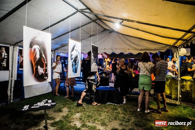 Zdjęcie w galerii na portalu naszraciborz.pl: Muzyka, efekty specjalne i... deszcz, czyli INTRO Festival 2017 już za nami! wiadomości z regionu