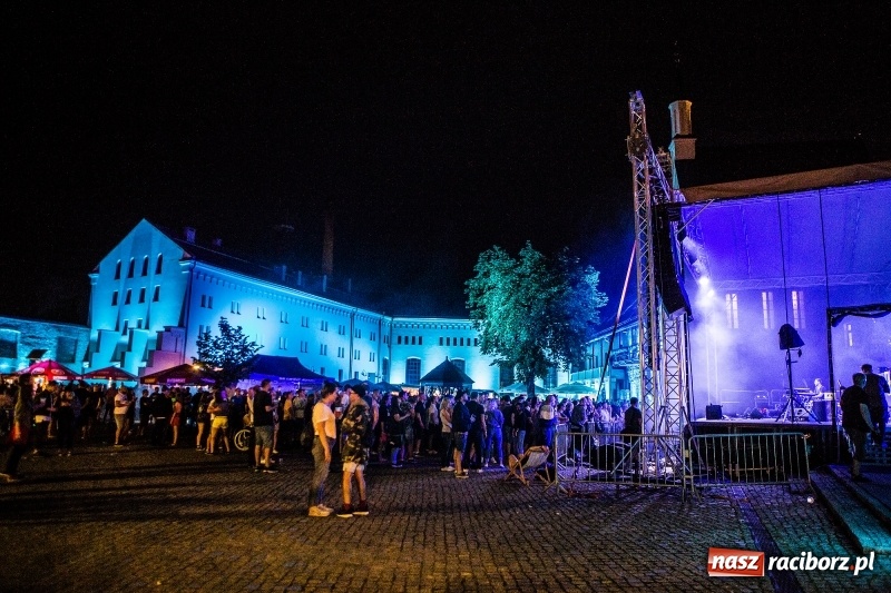 Zdjęcie w galerii na portalu naszraciborz.pl: Muzyka, efekty specjalne i... deszcz, czyli INTRO Festival 2017 już za nami! wiadomości z regionu