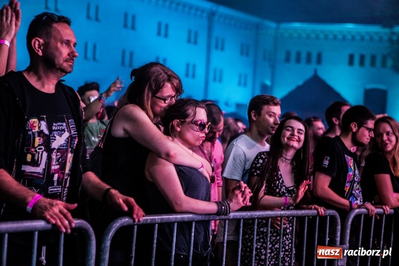 Zdjęcie w galerii na portalu naszraciborz.pl: Muzyka, efekty specjalne i... deszcz, czyli INTRO Festival 2017 już za nami! wiadomości z regionu