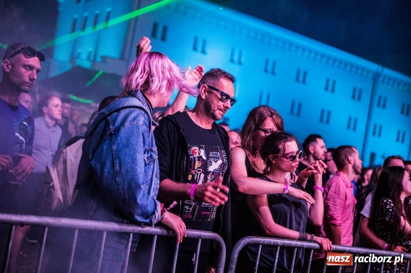 Zdjęcie w galerii na portalu naszraciborz.pl: Muzyka, efekty specjalne i... deszcz, czyli INTRO Festival 2017 już za nami! wiadomości z regionu