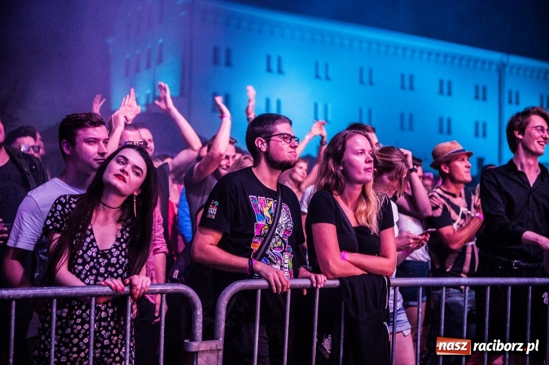 Zdjęcie w galerii na portalu naszraciborz.pl: Muzyka, efekty specjalne i... deszcz, czyli INTRO Festival 2017 już za nami! wiadomości z regionu