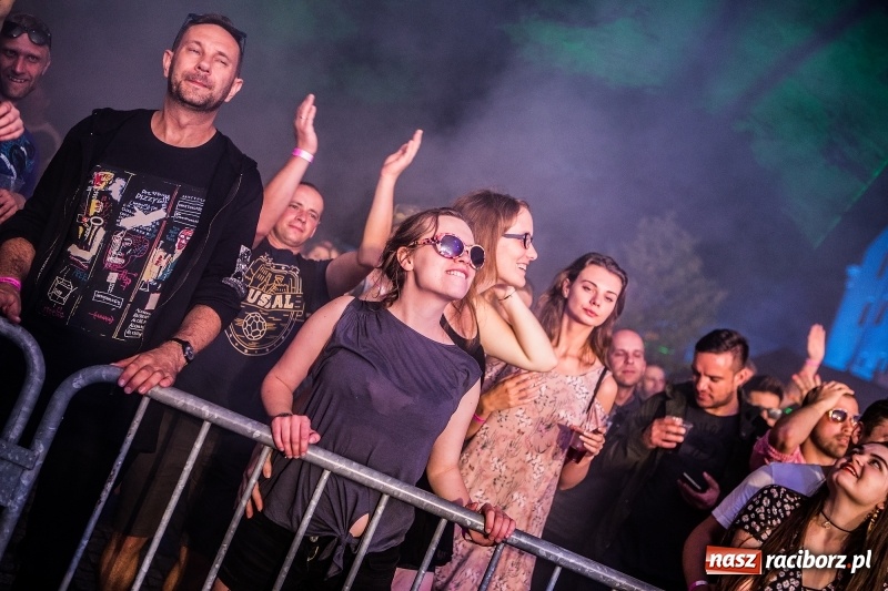 Zdjęcie w galerii na portalu naszraciborz.pl: Muzyka, efekty specjalne i... deszcz, czyli INTRO Festival 2017 już za nami! wiadomości z regionu