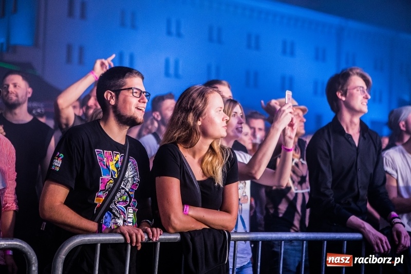 Zdjęcie w galerii na portalu naszraciborz.pl: Muzyka, efekty specjalne i... deszcz, czyli INTRO Festival 2017 już za nami! wiadomości z regionu