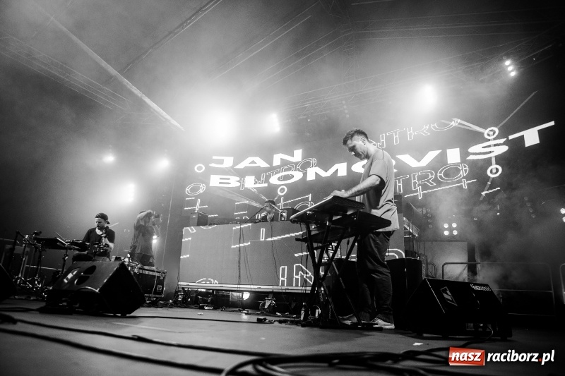 Zdjęcie w galerii na portalu naszraciborz.pl: Muzyka, efekty specjalne i... deszcz, czyli INTRO Festival 2017 już za nami! wiadomości z regionu