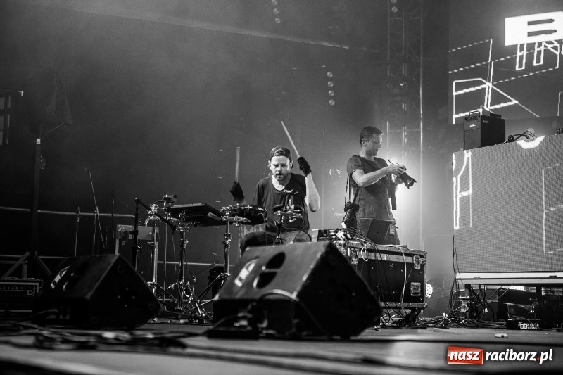 Zdjęcie w galerii na portalu naszraciborz.pl: Muzyka, efekty specjalne i... deszcz, czyli INTRO Festival 2017 już za nami! wiadomości z regionu