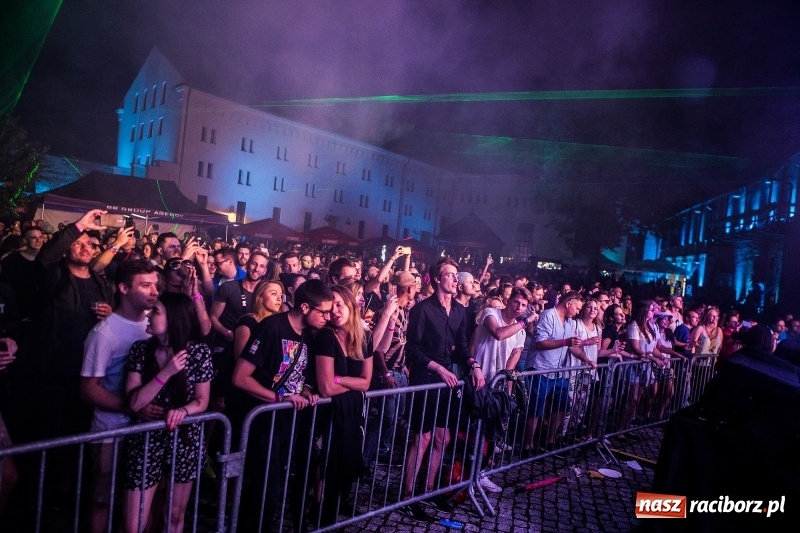 Zdjęcie w galerii na portalu naszraciborz.pl: Muzyka, efekty specjalne i... deszcz, czyli INTRO Festival 2017 już za nami! wiadomości z regionu