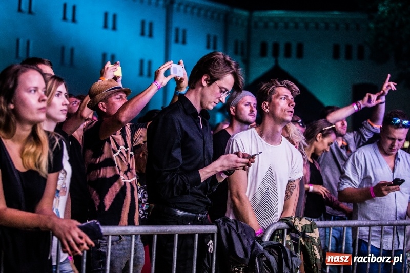 Zdjęcie w galerii na portalu naszraciborz.pl: Muzyka, efekty specjalne i... deszcz, czyli INTRO Festival 2017 już za nami! wiadomości z regionu