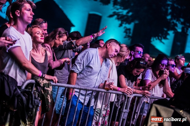 Zdjęcie w galerii na portalu naszraciborz.pl: Muzyka, efekty specjalne i... deszcz, czyli INTRO Festival 2017 już za nami! wiadomości z regionu