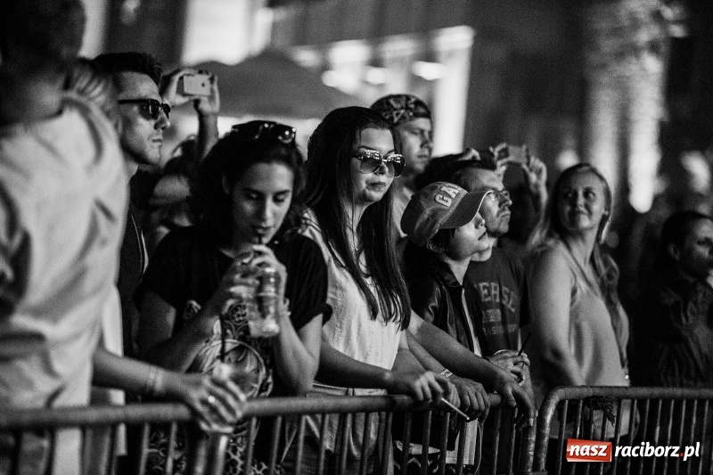 Zdjęcie w galerii na portalu naszraciborz.pl: Muzyka, efekty specjalne i... deszcz, czyli INTRO Festival 2017 już za nami! wiadomości z regionu