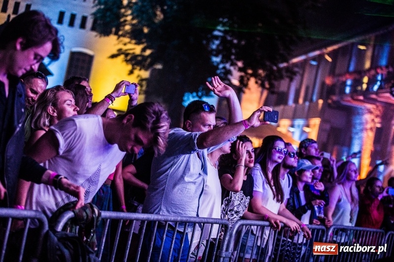 Zdjęcie w galerii na portalu naszraciborz.pl: Muzyka, efekty specjalne i... deszcz, czyli INTRO Festival 2017 już za nami! wiadomości z regionu