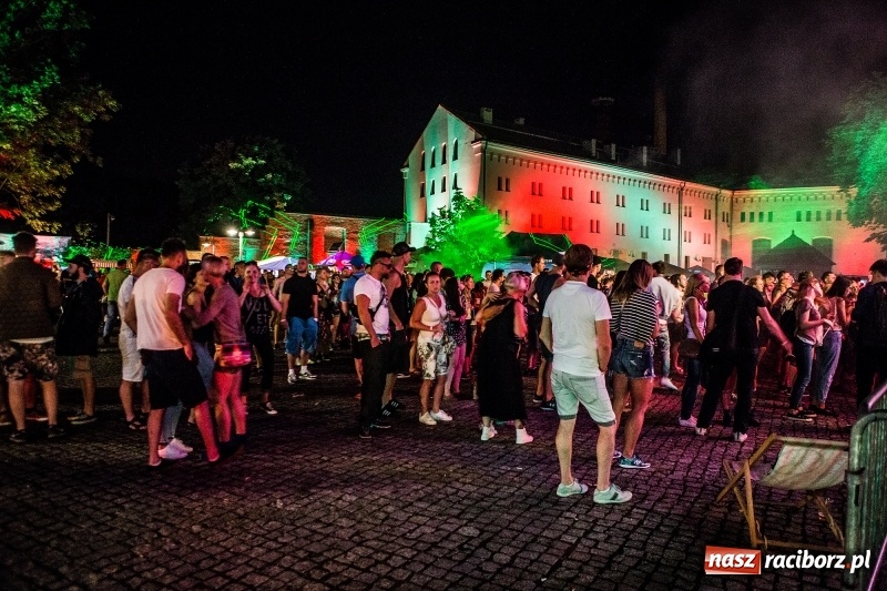 Zdjęcie w galerii na portalu naszraciborz.pl: Muzyka, efekty specjalne i... deszcz, czyli INTRO Festival 2017 już za nami! wiadomości z regionu