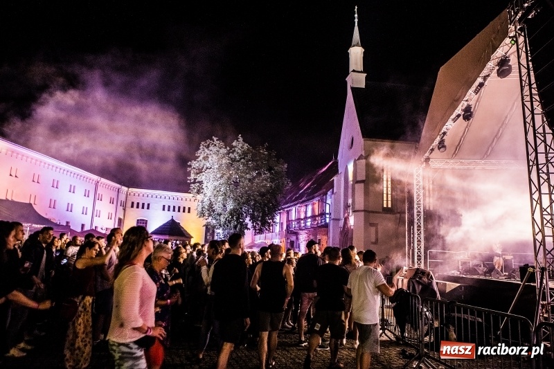 Zdjęcie w galerii na portalu naszraciborz.pl: Muzyka, efekty specjalne i... deszcz, czyli INTRO Festival 2017 już za nami! wiadomości z regionu