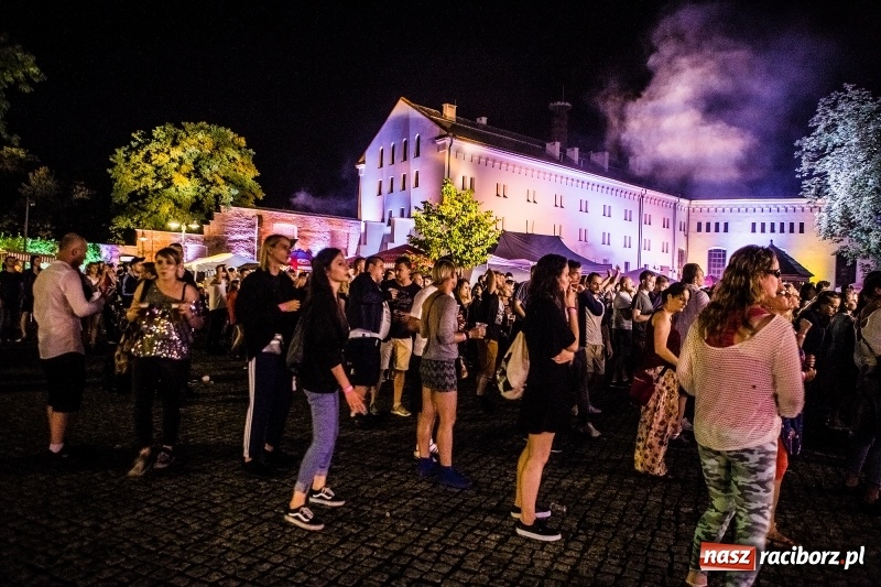 Zdjęcie w galerii na portalu naszraciborz.pl: Muzyka, efekty specjalne i... deszcz, czyli INTRO Festival 2017 już za nami! wiadomości z regionu