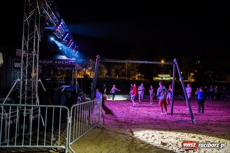 Zdjęcie w galerii na portalu naszraciborz.pl: Muzyka, efekty specjalne i... deszcz, czyli INTRO Festival 2017 już za nami! wiadomości z regionu