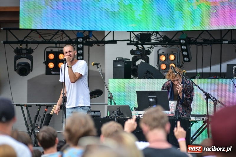 Zdjęcie w galerii na portalu naszraciborz.pl: Muzyka, efekty specjalne i... deszcz, czyli INTRO Festival 2017 już za nami! wiadomości z regionu