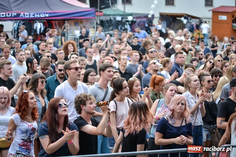 Zdjęcie w galerii na portalu naszraciborz.pl: Muzyka, efekty specjalne i... deszcz, czyli INTRO Festival 2017 już za nami! wiadomości z regionu