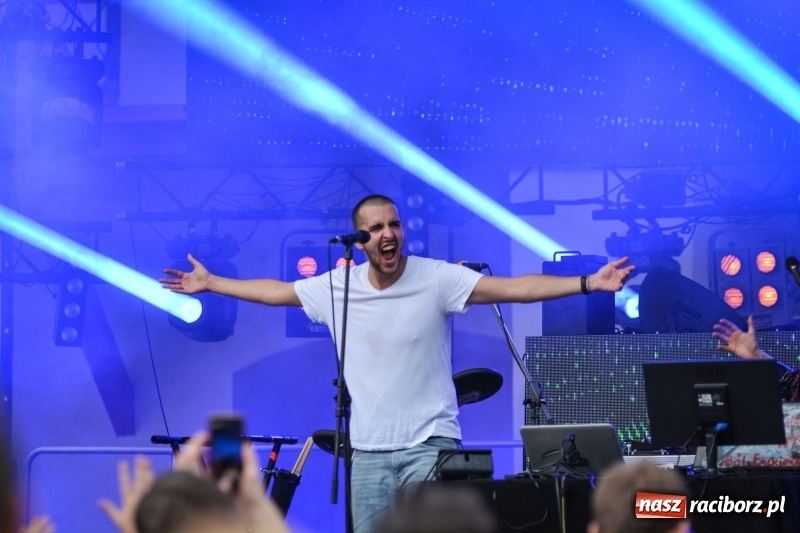 Zdjęcie w galerii na portalu naszraciborz.pl: Muzyka, efekty specjalne i... deszcz, czyli INTRO Festival 2017 już za nami! wiadomości z regionu